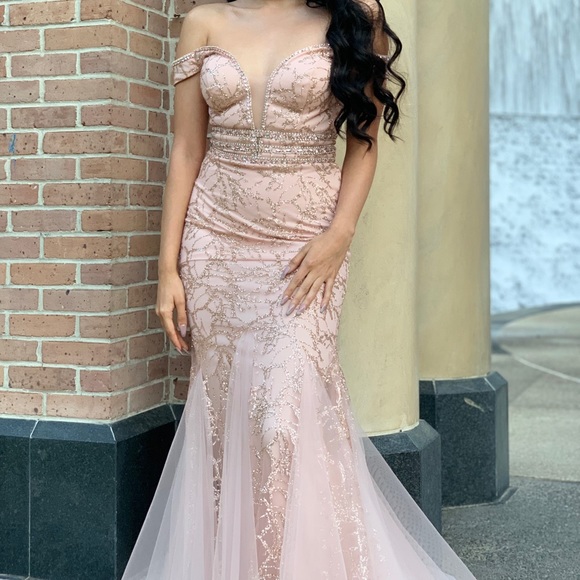 Prom dress originally M but altered to a S - Picture 6 of 8